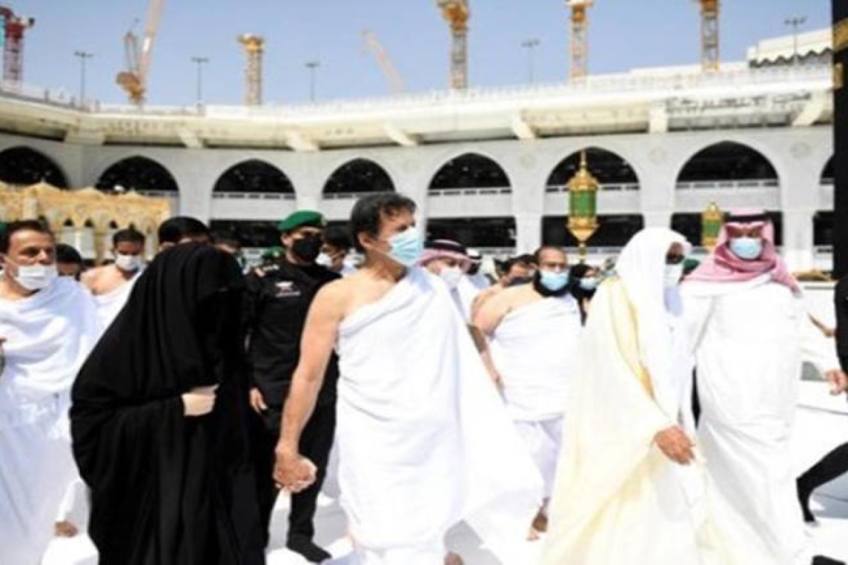 In an illegal marriage case, a Pakistan court has dismissed appeals from Imran Khan and his wife to suspend their sentences.